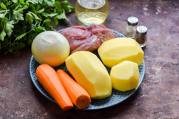 тушеная картошка с мясом в духовке рецепт фото 1